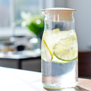 スリムクリアピッチャー(900ml)(クリア)
