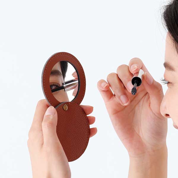 スフィア・リサイクルレザースライドミラー(キャメル)