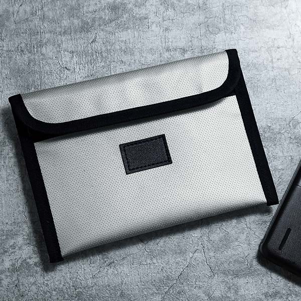 難燃マルチセーフティケース