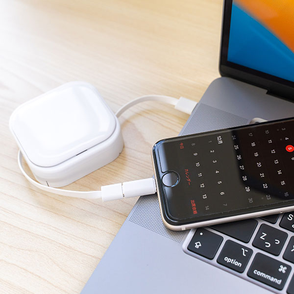 リール式マルチ充電ケーブル