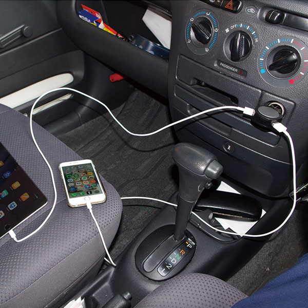 エマージェンシーハンマー付USBソケット