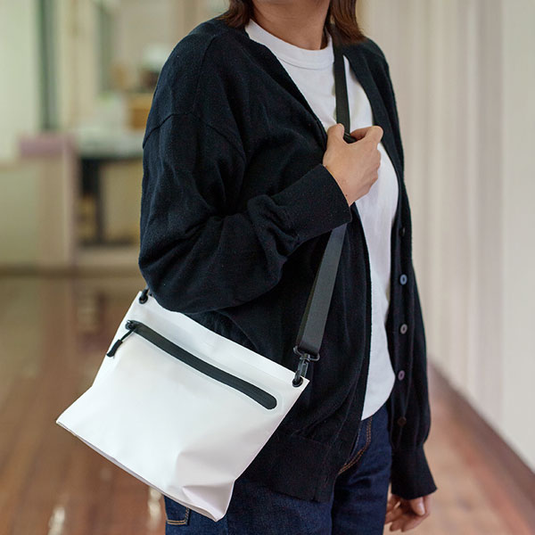 防滴サコッシュ