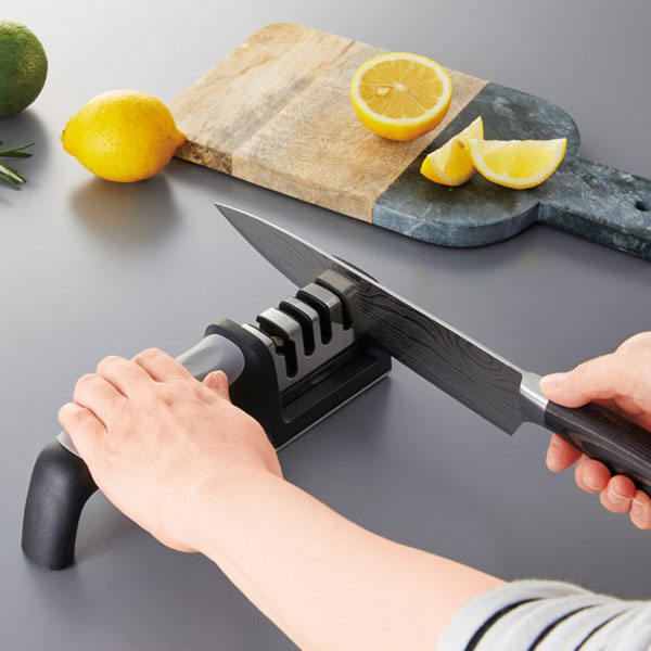 ハサミも研げる4連式シャープナー