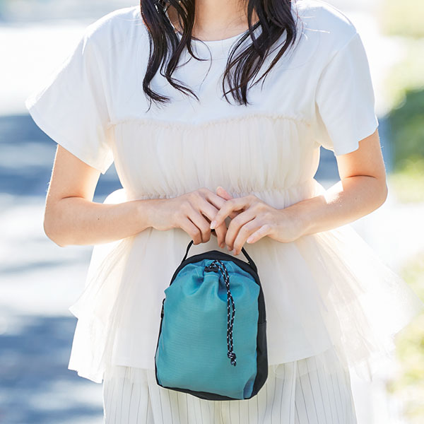 ボトルも入るショルダーバッグ