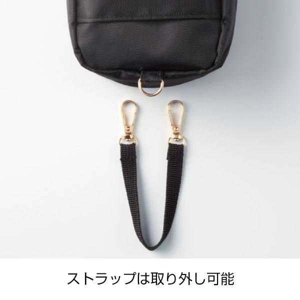 吊り下げられる 窓付ボックスポーチ