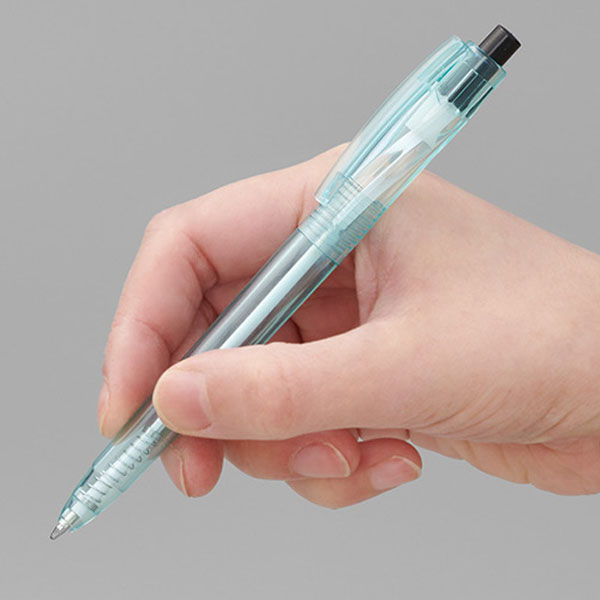 海洋プラスチックをリサイクルしたボールペン