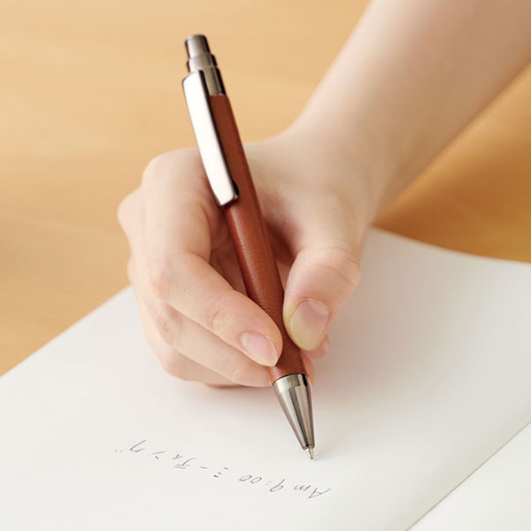 レザー調ボールペン