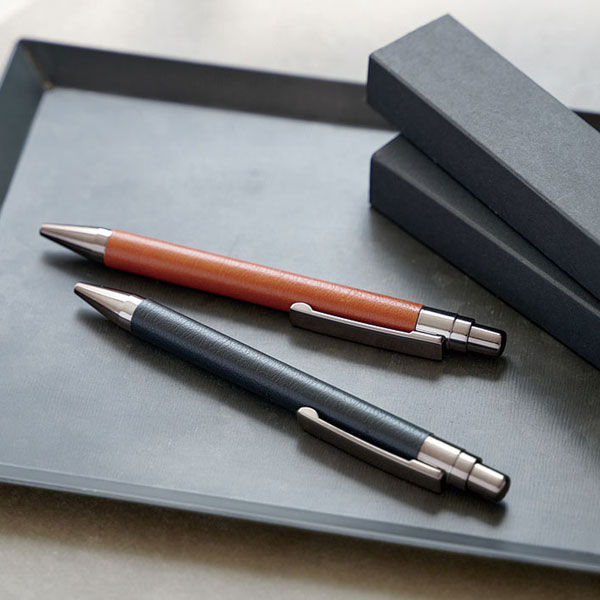 レザー調ボールペン