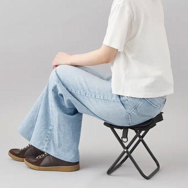 コンパクト折りたたみチェア