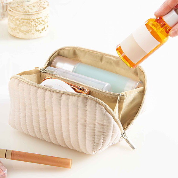 エルジール/大きく開いてたっぷり入るポーチ