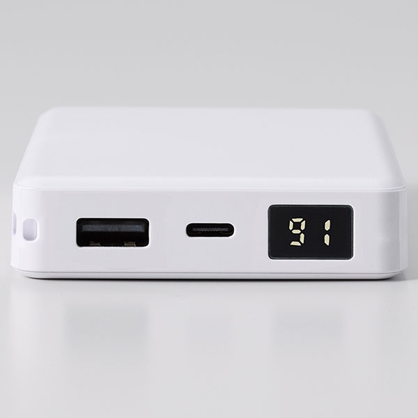 モバイルチャージャー8000　デジタル表示付