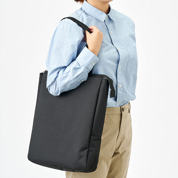 ノートPCが入れられるファスナートート