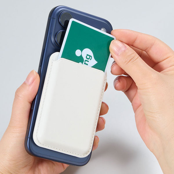 スマホスタンドにもなるマグネット対応カードケース