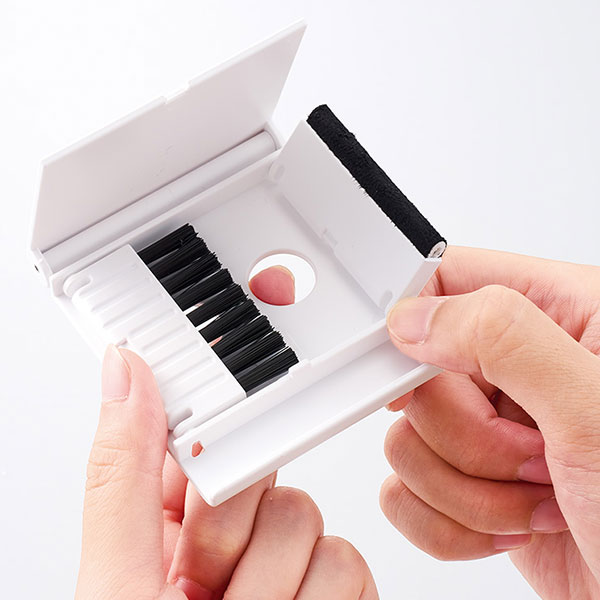 スマホスタンドにもなるPC2WAYクリーナー