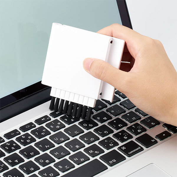 スマホスタンドにもなるPC2WAYクリーナー