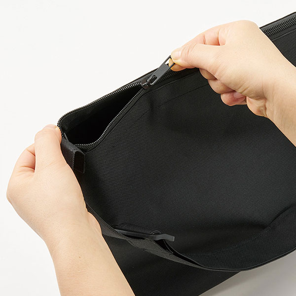 アジャスター付ファスナーショルダーバッグ