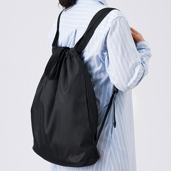 ハンドル付ポリ巾着リュック