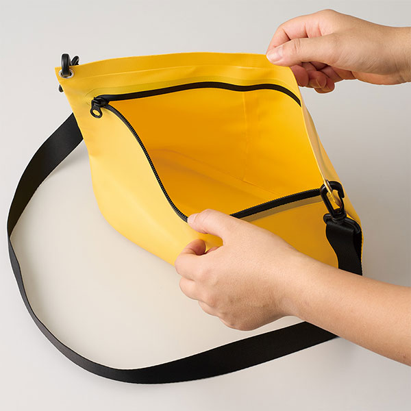 ターポリンショルダーバッグ