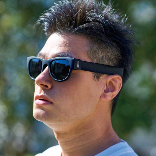 クルっと巻き付くサングラス