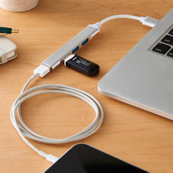 便利な4in1USBハブ
